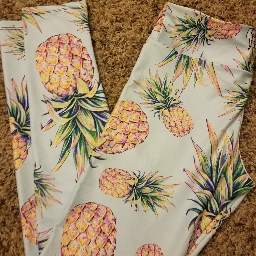 COPY - Pineapple leggings $7 sat only!!